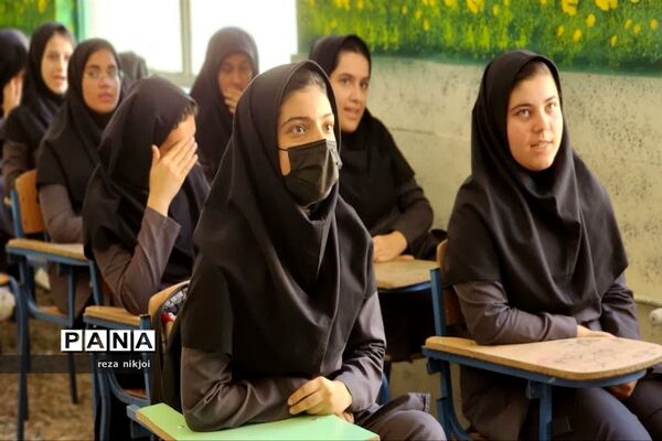 امام جمعه بخش گلستان در آموزشگاه شهید شریعت ناصری