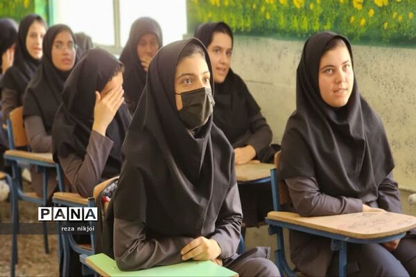امام جمعه بخش گلستان در آموزشگاه شهید شریعت ناصری