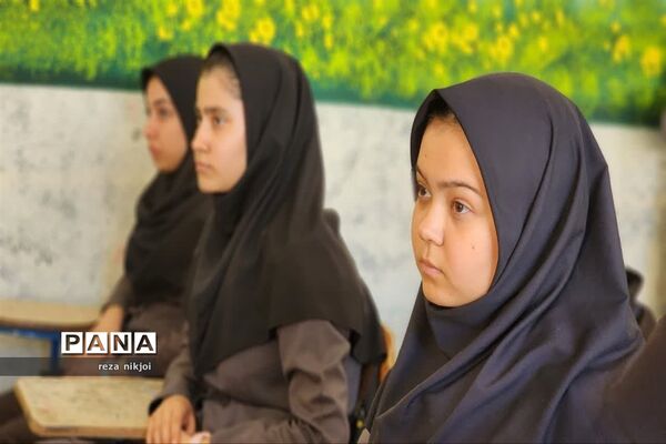 امام جمعه بخش گلستان در آموزشگاه شهید شریعت ناصری