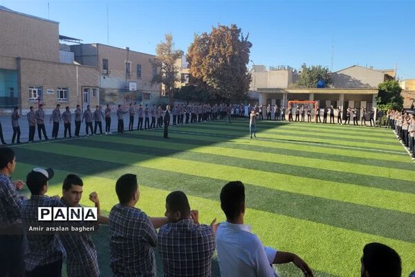 یک روز تحصیلی در دبیرستان نمازی شیراز
