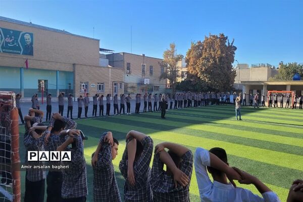 یک روز تحصیلی در دبیرستان نمازی شیراز
