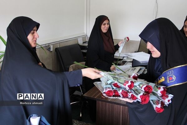 تقدیر از اعضای کمیته فوریت‌های روانی اجتماعی توسط همیاران مشاور در آموزش و پرورش شهرستان‌های تهران