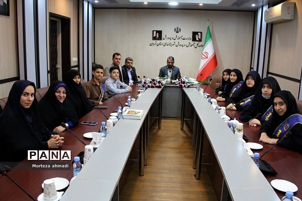 تقدیر از اعضای کمیته فوریت‌های روانی اجتماعی توسط همیاران مشاور در آموزش و پرورش شهرستان‌های تهران