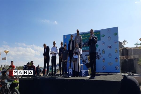 برگزاری مسابقات ورزشی و رالی در هفته انتظامی