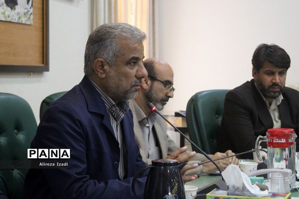 جلسه هم‌اندیشی نخبگان علمی و ورزشی و تقدیر از موکب‌داران شهرستان بوشهر