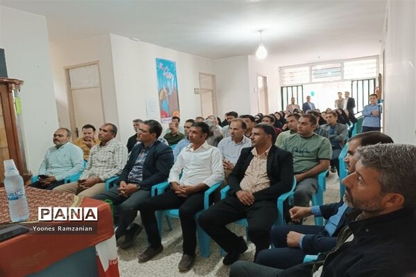 برگزاری جلسه انجمن اولیا و مربیان دبیرستان نمونه دولتی مرتضوی خلیل‌آباد