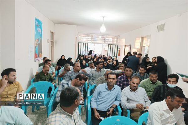 برگزاری جلسه انجمن اولیا و مربیان دبیرستان نمونه دولتی مرتضوی خلیل‌آباد