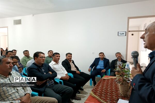 برگزاری جلسه انجمن اولیا و مربیان دبیرستان نمونه دولتی مرتضوی خلیل‌آباد