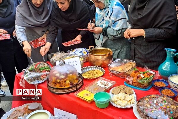 برگزاری جشنواره غذا در مدرسه نوین آفرین رودهن