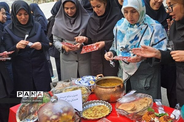 برگزاری جشنواره غذا در مدرسه نوین آفرین رودهن