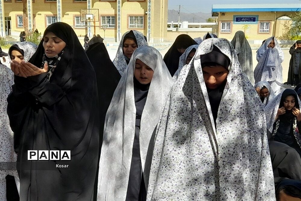 برگزاری ختم صلوات و دعا برای رزمندگان حماس و مقاومت در دبیرستان حضرت زینب کاشمر