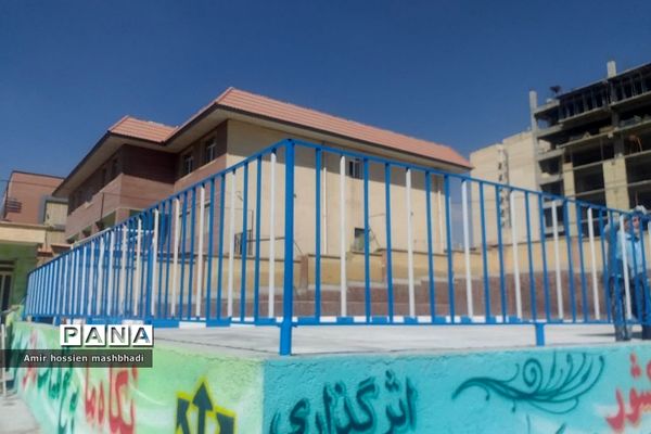 تجهیز و راه‌اندازی زمین چمن مصنوعی دبیرستان شهید بهشتی رودهن