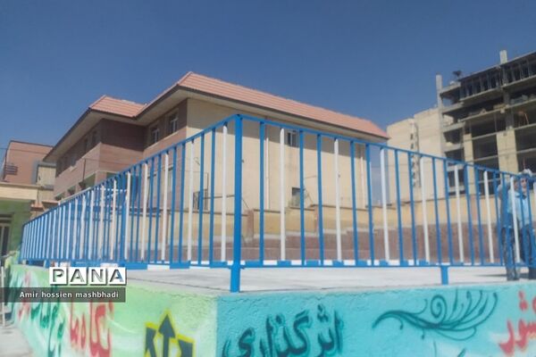 تجهیز و راه‌اندازی زمین چمن مصنوعی دبیرستان شهید بهشتی رودهن