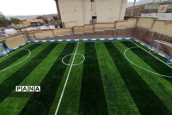 تجهیز و راه‌اندازی زمین چمن مصنوعی دبیرستان شهید بهشتی رودهن
