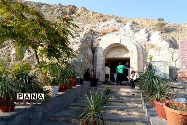 غار کهف الشهدا مکانی معنوی در منطقه ولنجک تهران