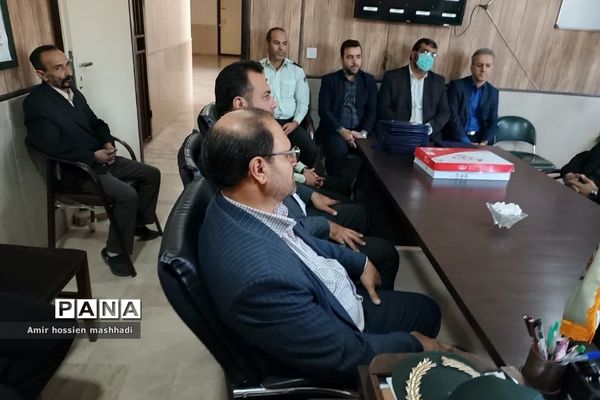 دیدار و تجلیل امام‌جمعه رودهن از کارکنان نیروی انتظامی رودهن و آبعلی
