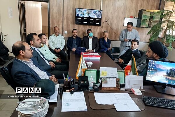 دیدار و تجلیل امام‌جمعه رودهن از کارکنان نیروی انتظامی رودهن و آبعلی