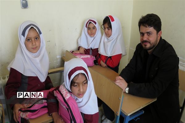 بازدید مدیرکل دفتر توسعه عدالت آموزشی و آموزش عشایر از مدارس و خوابگاه دانش‌آموزان عشایری