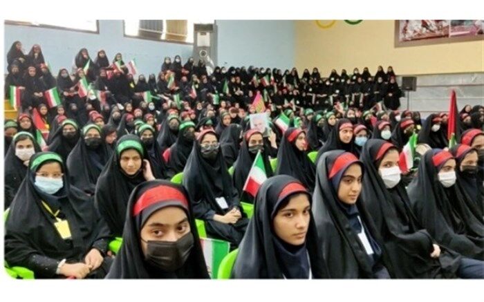 در برپایی ارزش‌های دینی هم زنان و هم مردان نقش دارند