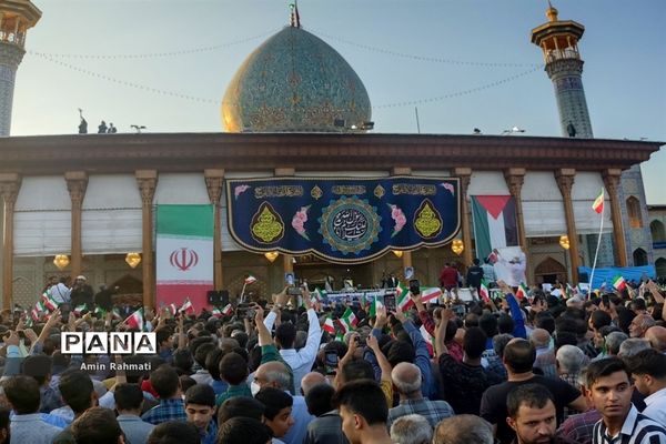 استقبال مردم شیراز از رئیس جمهوری در حرم مطهر شاهچراغ (ع)