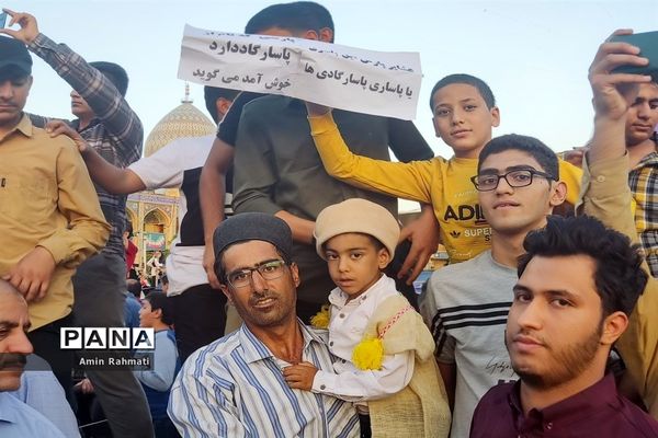 استقبال مردم شیراز از رئیس جمهوری در حرم مطهر شاهچراغ (ع)