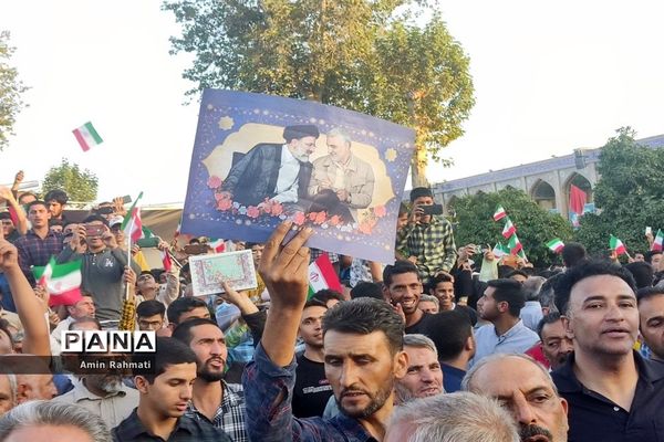 استقبال مردم شیراز از رئیس جمهوری در حرم مطهر شاهچراغ (ع)