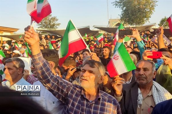 استقبال مردم شیراز از رئیس جمهوری در حرم مطهر شاهچراغ (ع)