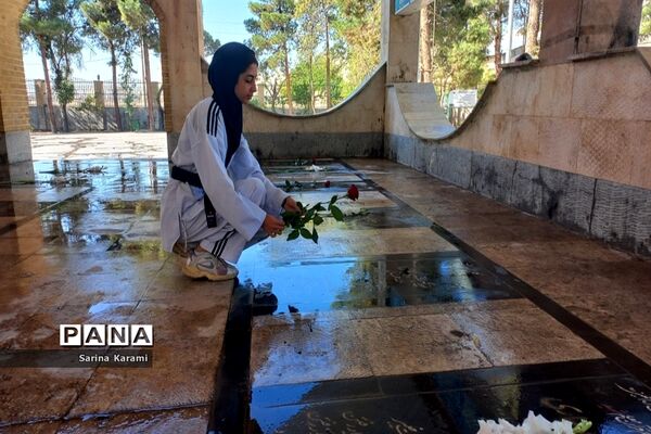 مراسم غبارروبی و میثاق با شهدای شهرستان رباط کریم