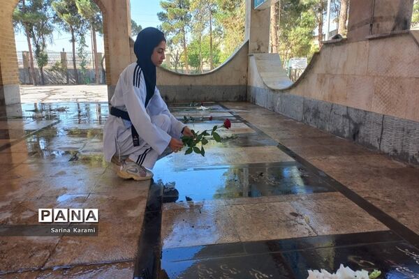 مراسم غبارروبی و میثاق با شهدای شهرستان رباط کریم