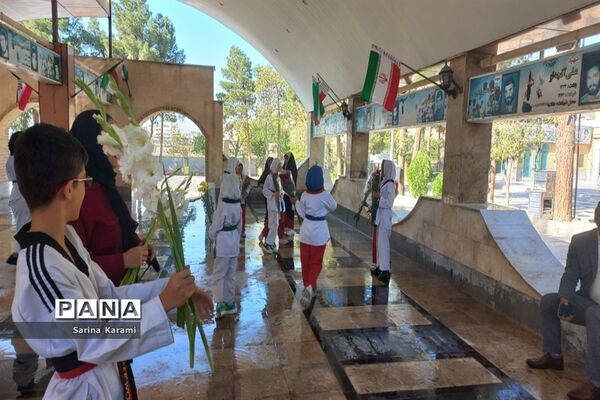مراسم غبارروبی و میثاق با شهدای شهرستان رباط کریم
