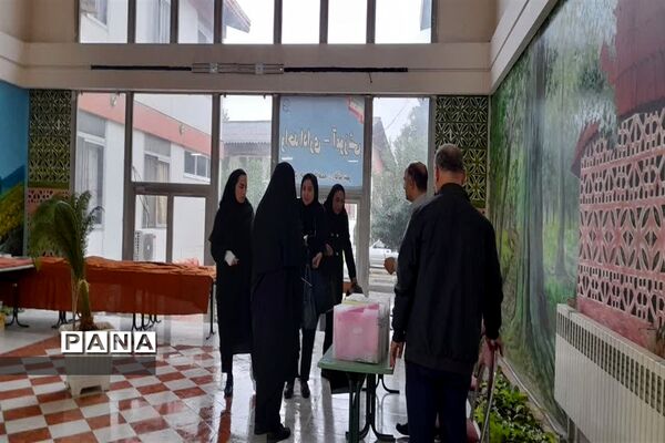 برگزاری آزمون پایان دوره کارکنان مدارس در قائمشهر