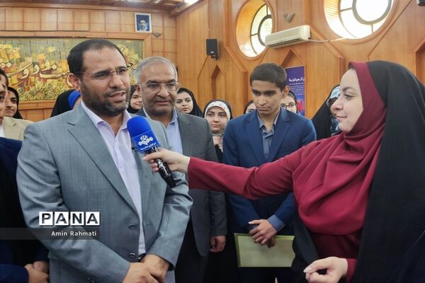 نشست صمیمانه نمایندگان دانش‌آموزان استان فارس با وزیر آموزش و پرورش