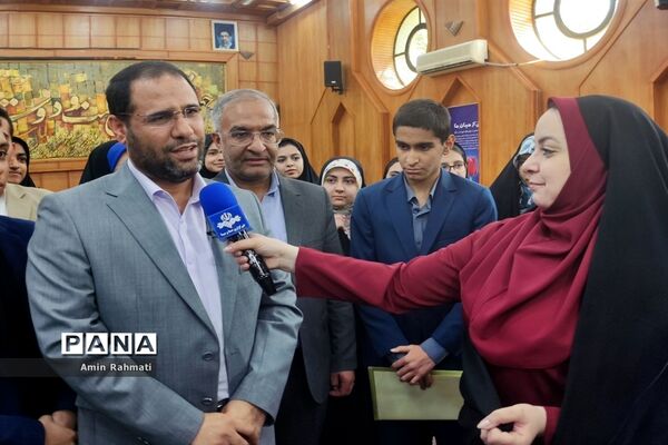 نشست صمیمانه نمایندگان دانش‌آموزان استان فارس با وزیر آموزش و پرورش
