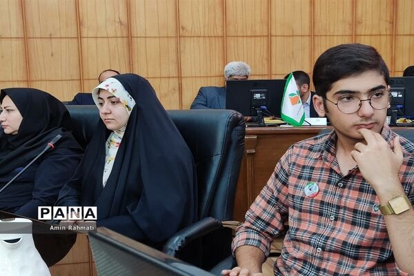 نشست صمیمانه نمایندگان دانش‌آموزان استان فارس با وزیر آموزش و پرورش