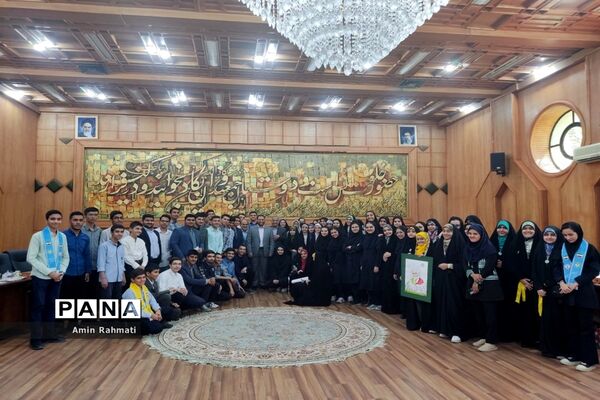 نشست صمیمانه نمایندگان دانش‌آموزان استان فارس با وزیر آموزش و پرورش