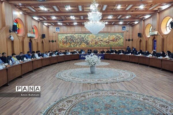 نشست صمیمانه نمایندگان دانش‌آموزان استان فارس با وزیر آموزش و پرورش
