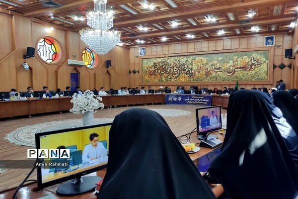 نشست صمیمانه نمایندگان دانش‌آموزان استان فارس با وزیر آموزش و پرورش