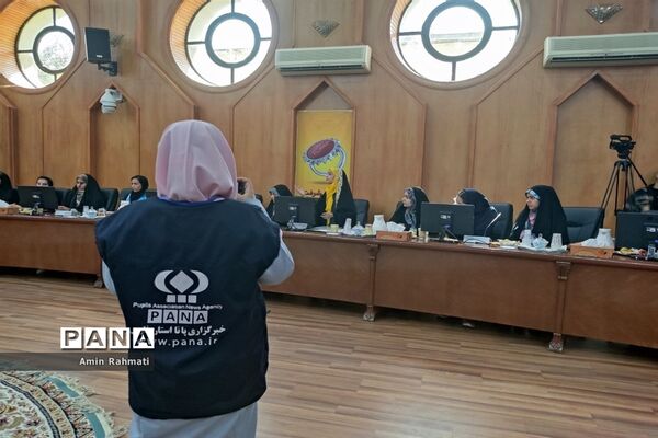 نشست صمیمانه نمایندگان دانش‌آموزان استان فارس با وزیر آموزش و پرورش
