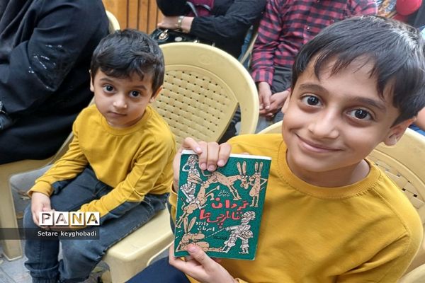 هفته دوم کتابخوانی همگانی در گذرگاه چهارباغ اصفهان