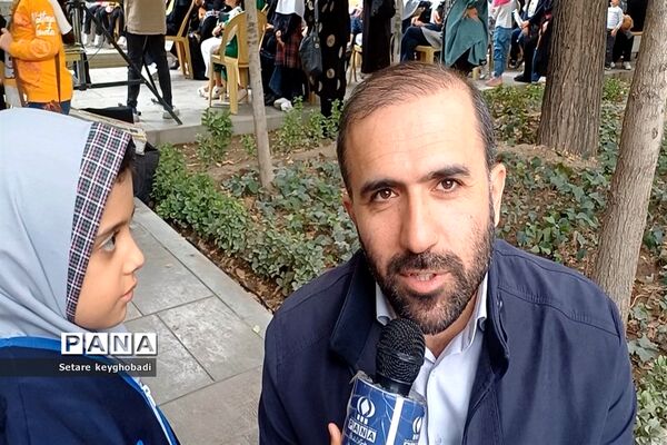 هفته دوم کتابخوانی همگانی در گذرگاه چهارباغ اصفهان