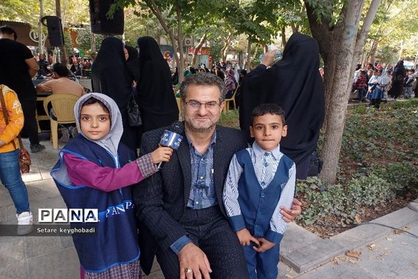 هفته دوم کتابخوانی همگانی در گذرگاه چهارباغ اصفهان