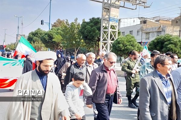 راهپیمایی ضد صهیونیستی دانش‌آموزان و فرهنگیان صفادشت در حمایت از مردم فلسطین