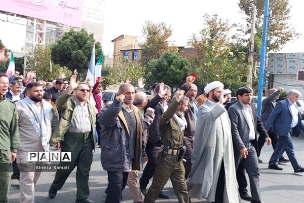 راهپیمایی ضد صهیونیستی دانش‌آموزان و فرهنگیان صفادشت در حمایت از مردم فلسطین
