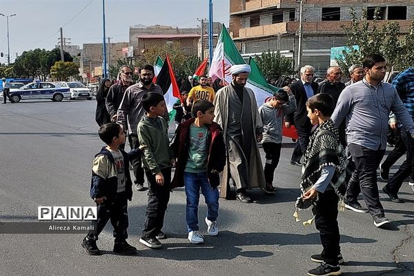 راهپیمایی ضد صهیونیستی دانش‌آموزان و فرهنگیان صفادشت در حمایت از مردم فلسطین