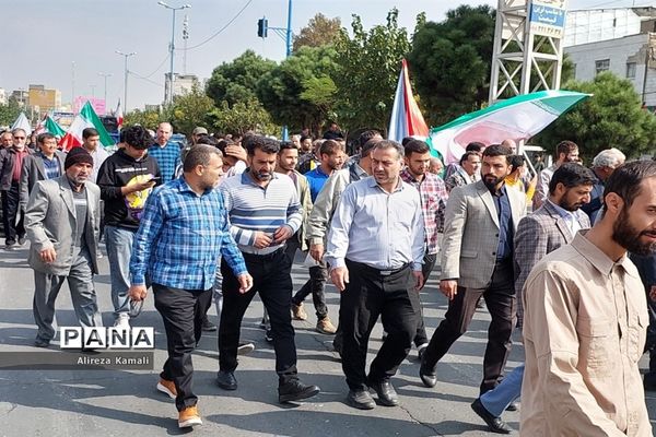 راهپیمایی ضد صهیونیستی دانش‌آموزان و فرهنگیان صفادشت در حمایت از مردم فلسطین