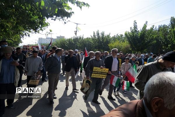 برگزاری راهپیمایی برای حمایت از کودکان فلسطینی در بجنورد