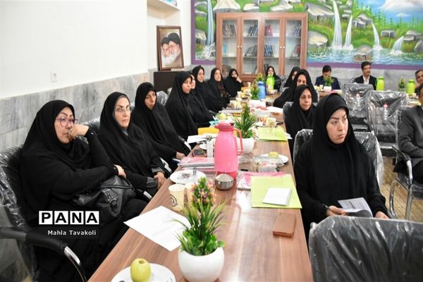 اولین جلسه  هم اندیشی مدیران متوسطه دوم ناحیه یک در دبیرستان آقا مصطفی خمینی