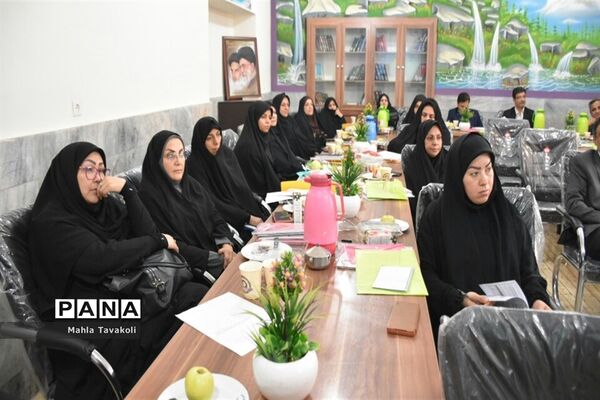 اولین جلسه  هم اندیشی مدیران متوسطه دوم ناحیه یک در دبیرستان آقا مصطفی خمینی