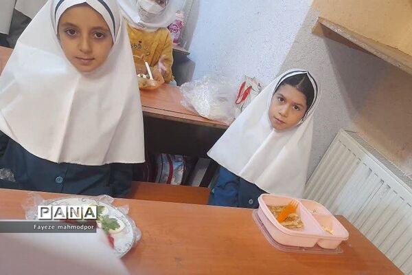زنگ‌سلامتی و استفاده از صبحانه سالم در مدارس رودهن