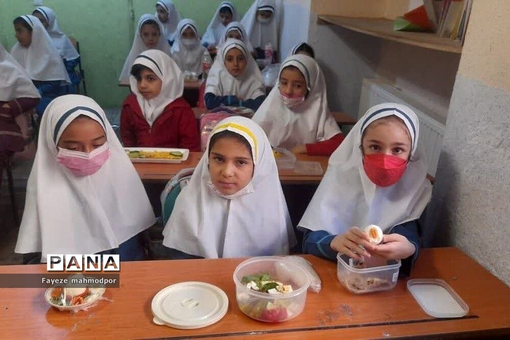 زنگ‌سلامتی و استفاده از صبحانه سالم در مدارس رودهن